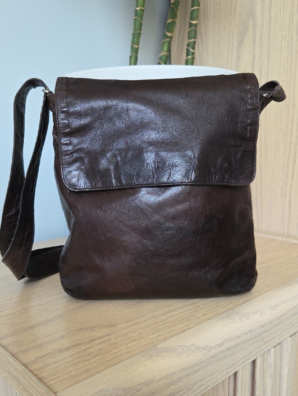Vintage RUDSAK Dark Brown Distressed Leather Canadian Northis Messenger Bag